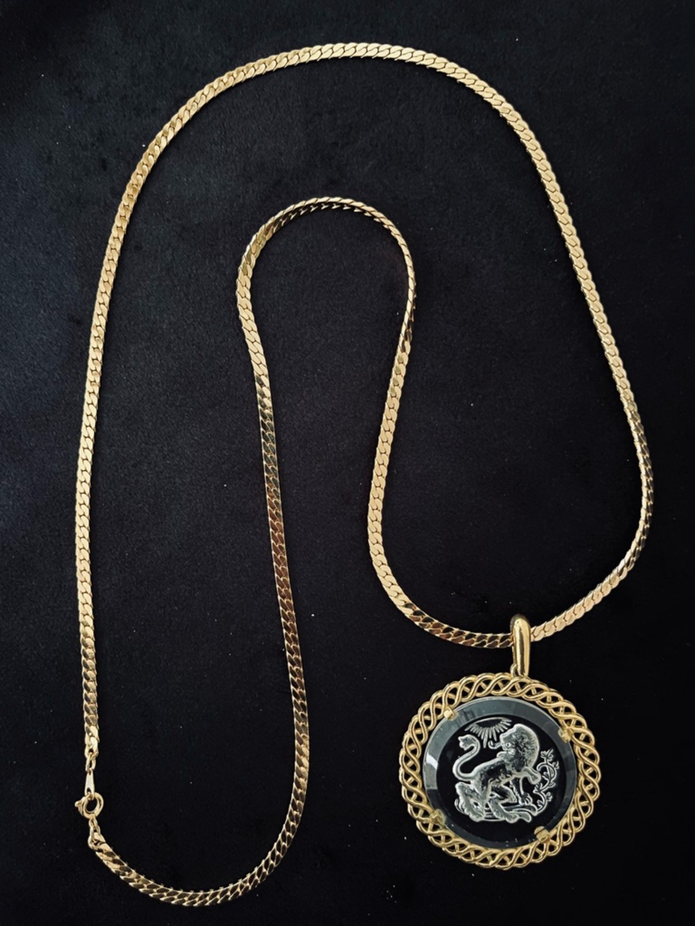 #259 Vintage Crown Trifari Gold-tone Intaglio Zodiac Leo Lion Pendant
